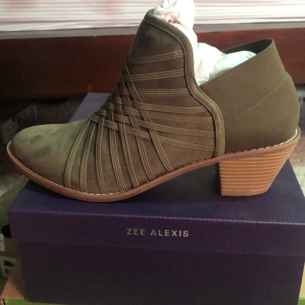 Olive Green Booties 🍁